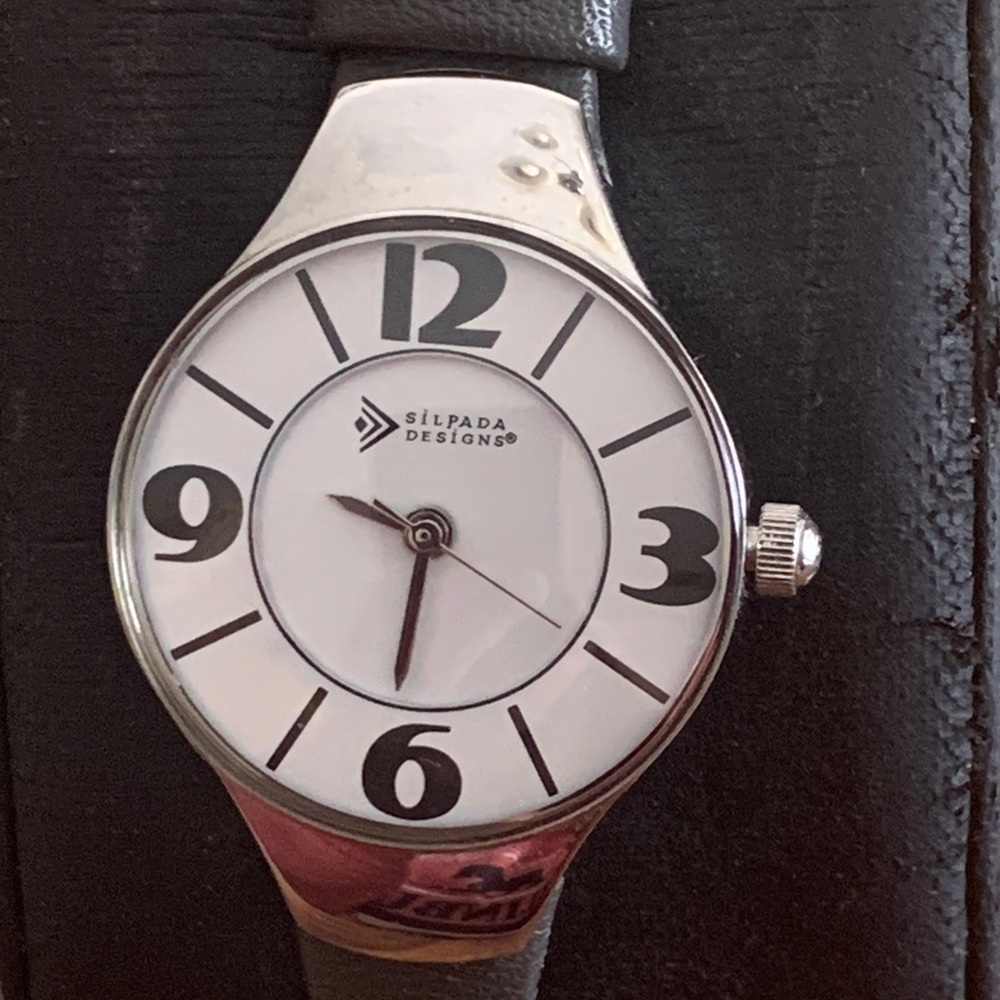Silpada Ladies Watch Grey leather strap great shaped new battery